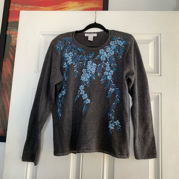 Arriviste Grey Blue‎ Embroidered Floral Sweater Size Medium. Vintage Cozy Beaded - Picture 1 of 7